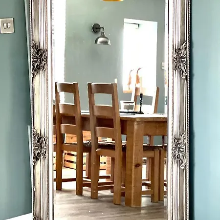 High Street Apartment *